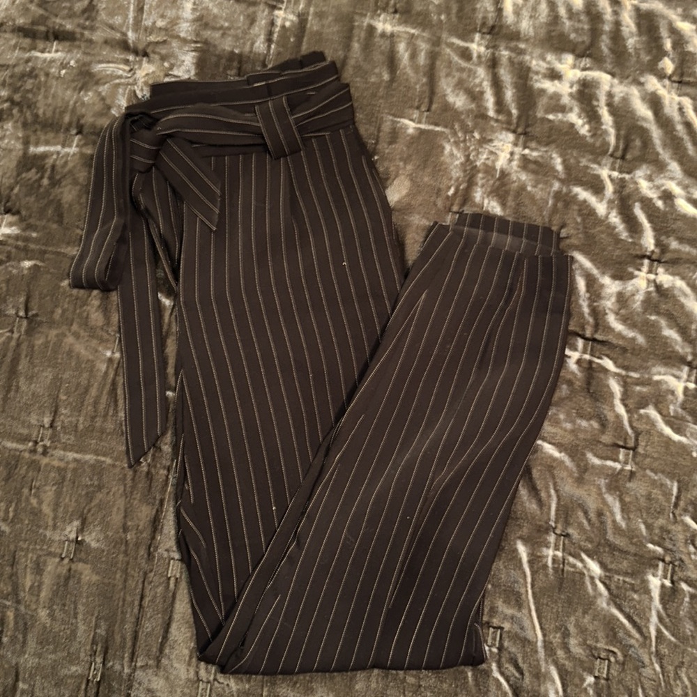 Super cute slacks express pinstripe